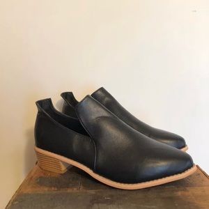 Black Vegan Chelsea Boot Loafer size 42
